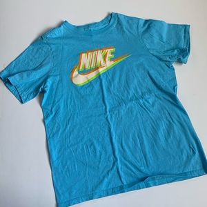 NWOT NIKE Girls Classic Logo Swoosh T-Shirt, Junior’s Size Large
